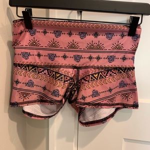 Teeki Guns n Roses sun short